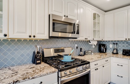 American Canyon House | Updated home 10 miles to Napa's wine country! Sleeps 10!nPets are welcome!