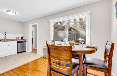 Atlanta House | Updated home in quiet neighborhood with sunroom, balcony & central AC