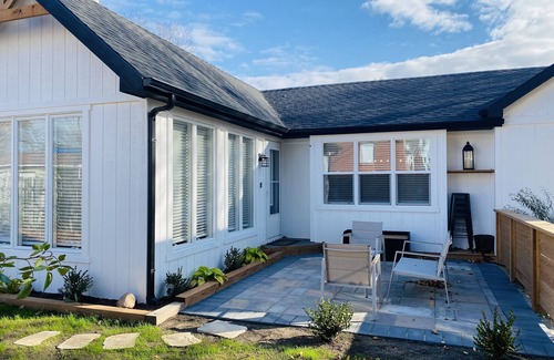Lake Geneva House | Updated Home- Only a few minutes walk to Downtown Lake Geneva!