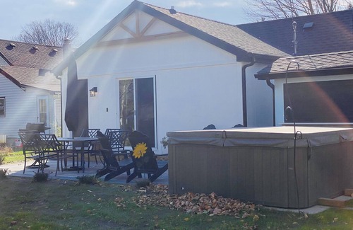 Lake Geneva House | Updated Home- Only a few minutes walk to Downtown Lake Geneva!