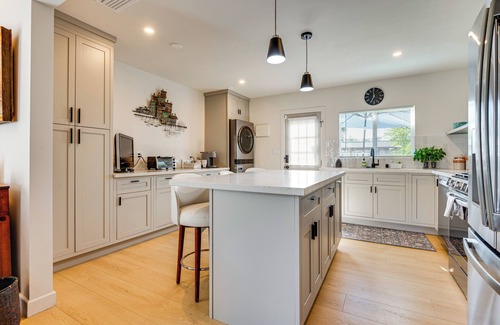 North Central House | Updated Home w/Private Deck, 1 Mi to Rose Bowl!