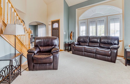 Troutdale House | Updated home with pergola, deck, gas grill, WiFi, & landscaped backyard