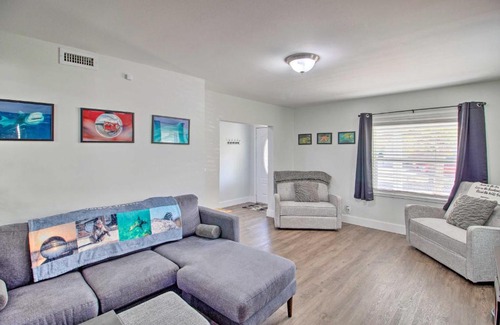 Progressive Northwest House | Updated Home with Patio and Yard Less Than 2 Mi to Palm Beach!