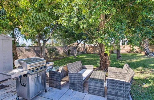 Progressive Northwest House | Updated Home with Patio and Yard Less Than 2 Mi to Palm Beach!