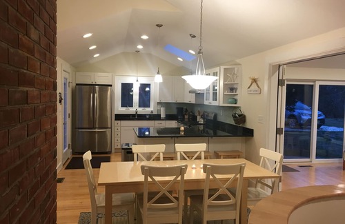 North Eastham House | UPDATED & IMMACULATE HOME! Walk to beach, a/c, WiFi, fire pit!