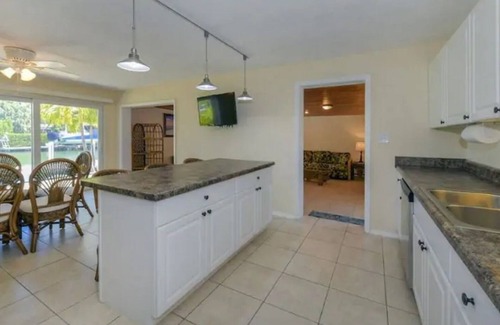 Key Colony Beach House | Updated Key Colony Beach - Tiki Hut - 37.5 Dock - Cabana Club