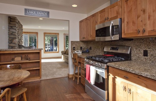 Kings Beach Cabin | Updated Kings Beach Cabin - Walk to Beach, Hot Tub