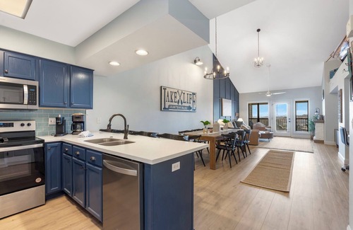 Indian Point Condo | Updated Lake Retreat with Views, Pools, Kayaks, Boat Ramp, and Easy Access to Silver Dollar City