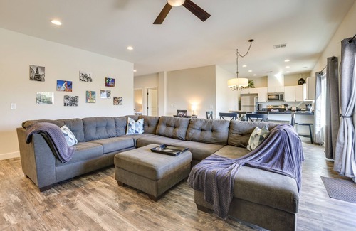 Las Vegas House | Updated Las Vegas House: Patio & Solar Heated Pool