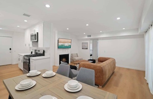 Van Nuys Apartment | Updated Los Angeles Apartment with Pool – Near Universal