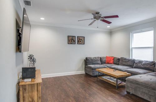 Tallahassee House | Updated Midtown Home, 12 min from Downtown TLH