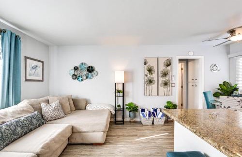 South Mission Beach Apartment | Updated Mission Beach Condo Walk to Belmont Park!