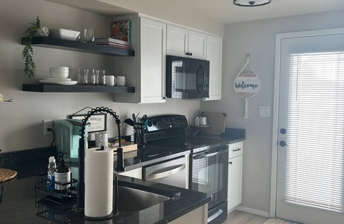 De Pere House | Updated Modern 1-Bedroom in De Pere