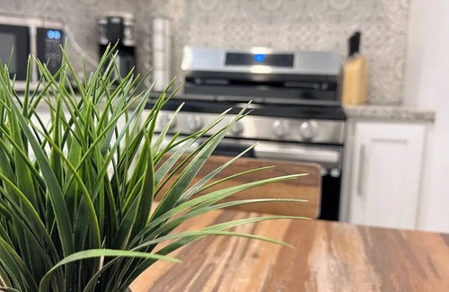 El Paso House | Updated Modern 2 Bed Tiny Home