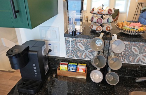 Worthington House | Updated Modern 2-BR Townhouse