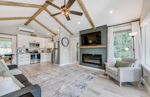 Waynesville Cottage | Updated + Modern Waynesville Cottage w/Fire Pit