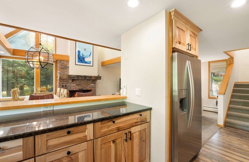 Stratton Mountain House | Updated Mountain Chalet with shuttle to Stratton