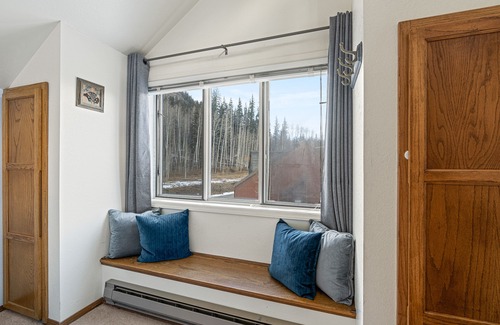 Purgatory Condo | Updated, mountain condo w/a balcony & shared hot tub - close to resort