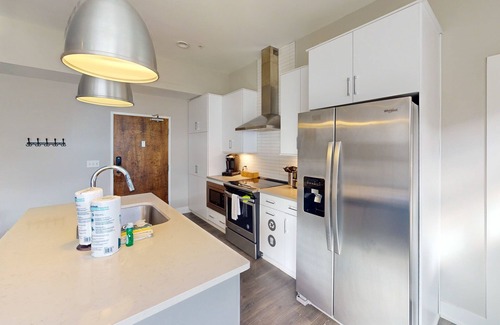 West End Condo | Updated Music City retreat with open kitchen, great location, W/D, & central AC
