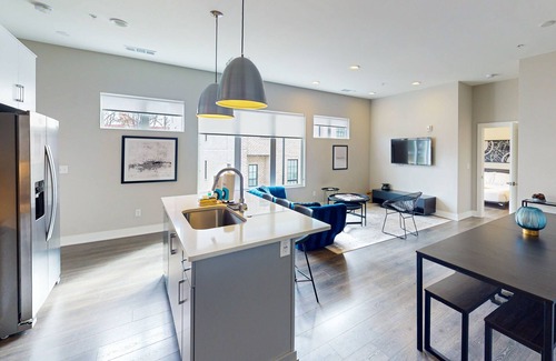 West End Condo | Updated Music City retreat with open kitchen, great location, W/D, & central AC