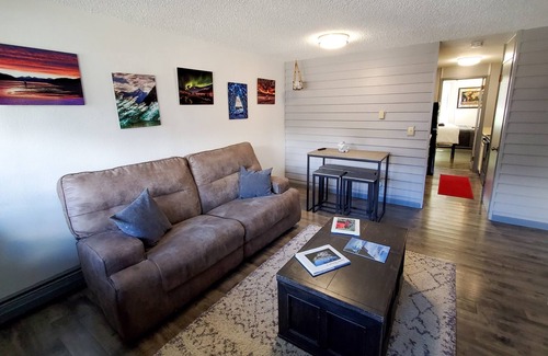West Juneau Condo | Updated Ocean & Mountain View Condo near Downtown