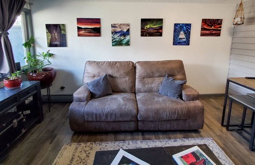 West Juneau Condo | Updated Ocean & Mountain View Condo near Downtown