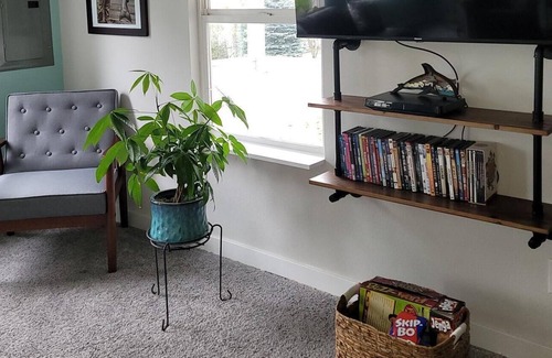 Shelton House | Updated Peaceful 2+BR Cottage w/ Salt Water Views