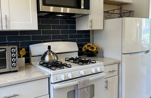 Westside House | Updated, Peaceful Location: Bike/Drive to Beach, Elings Park, Earl Warren