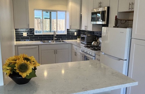 Westside House | Updated, Peaceful Location: Bike/Drive to Beach, Elings Park, Earl Warren