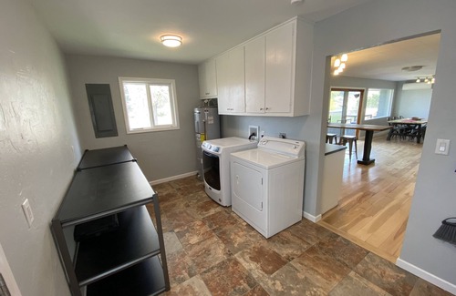 Buena Vista House | Updated, pet friendly home steps from the Arkansas River~ Fly Fishing & Rafting