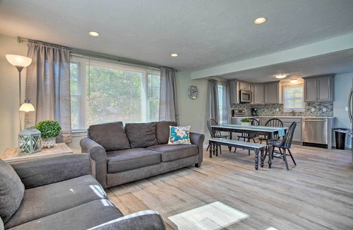 Plymouth House | Updated Plymouth Home < 2 Miles to Waterfront!