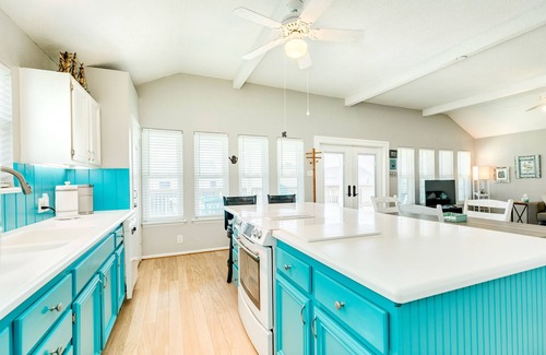 Spanish Grant House | Updated Private Home w/3rd Row Gulf Views; 7 houses to beach, 10 mi Downtown
