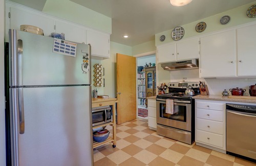 Hood River House | Updated, Private Mid-Century in a Quiet, Convenient Neighborhood!