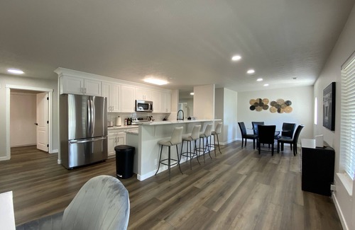 Moran Prairie House | 🔥Updated Rancher near 🛍 shopping & restaurants 🍽 🐾