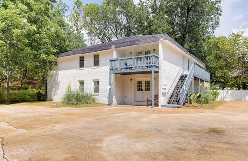 Talladega Apartment | Updated Rental ~ 14 Mi to Talladega Superspeedway!
