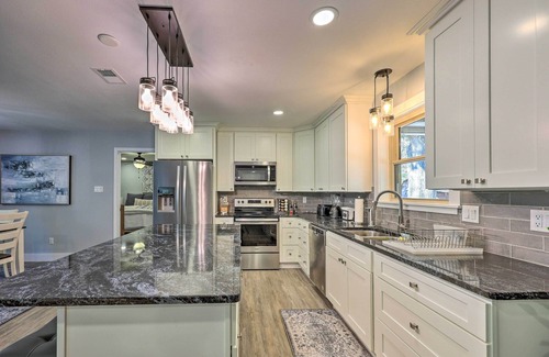 Royal Cottage | Updated Royal Retreat on 5 Acres: 'hidden Creek'