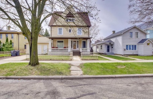 Sheboygan House | Updated Sheboygan Home with Porch Less Than 1 Mi to Beach
