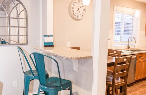 Helena House | Updated single level townhouse