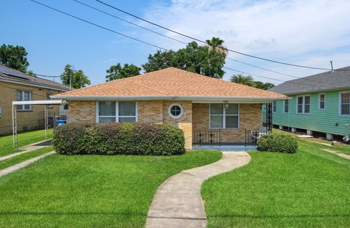 Milneburg House | Updated, Spacious 4 Bdrm 2 bath
