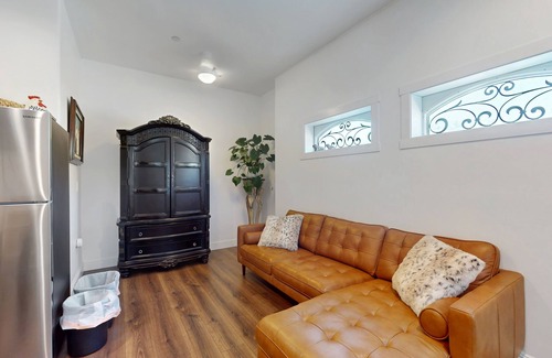 Novato House | Updated Spanish-Style Home w/Private Entrance, Close To Golf, Shopping, & Hiking