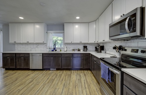 Luray House | Updated! Stunning country home near main street