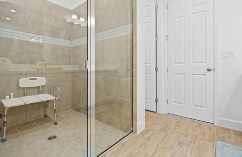 Palmetto House | Updated townhome with a lake-view patio, pool & gym access, AC - dog-friendly