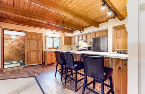 Intervale House | Updated townhouse near Story Land w/central AC, pool, game room, & free WiFi