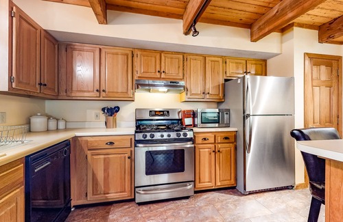 Intervale House | Updated townhouse near Story Land w/central AC, pool, game room, & free WiFi