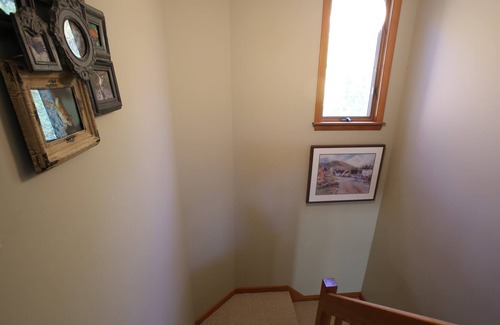 Grantham Condo | Updated two bedroom condo in the South Shore Heights of Eastman.