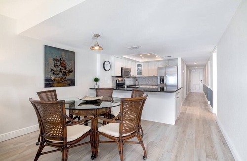North Redington Beach Condo | UPDATED UNIT - Spectacular beachfront gem