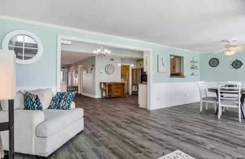 Slidell House | Updated waterfront Townhome- fish/shrimp/boating