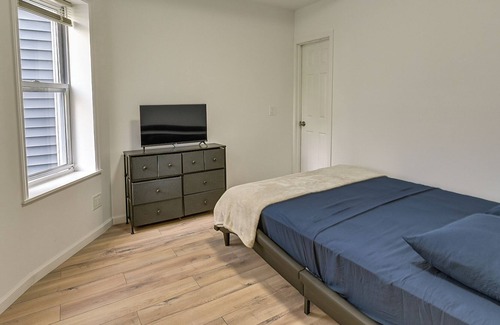 Bryn Mawr House | Updated Yonkers Vacation Rental with Balcony!