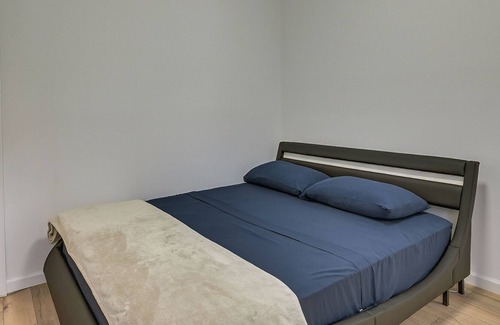 Bryn Mawr House | Updated Yonkers Vacation Rental with Balcony!