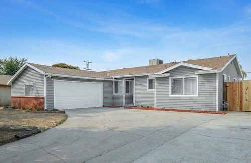 Clovis House | Upgraded 3B/2Bth Great Access to All You Need
